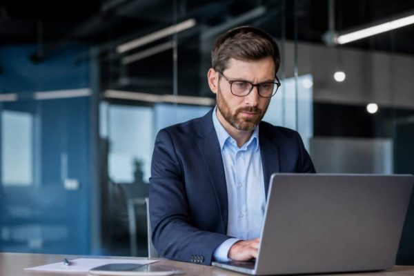 100 profissões mais bem pagas no Brasil: carreiras com maior salário e oportunidades